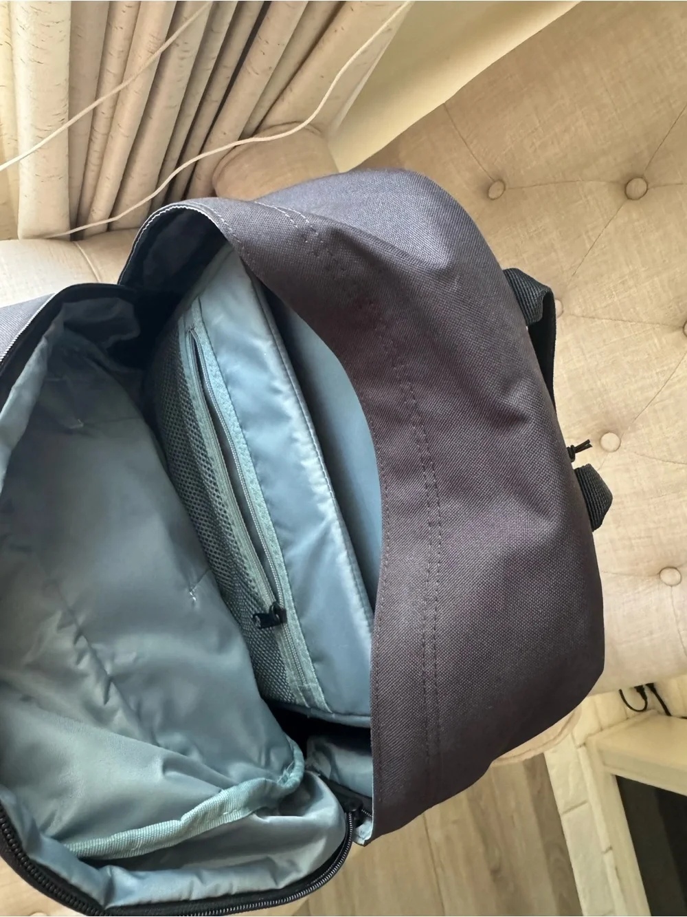 Thule Black Men's Backpack with Front Zip Pocket